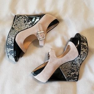 Gianni Bini Snake Print Leather Wedges Size 6.5